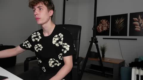 Snapshot of nathan_rusu chatting on 11/09/25, 09:13 NATHAN RUSU online show from 11/09/25, 09:13