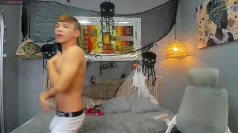 Snapshot of nathanclay chatting on 10/18/25, 04:37 nathanclay online show from 10/18/25, 04:37