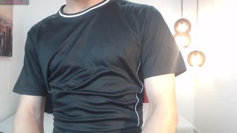 Snapshot of nathanclay chatting on 11/14/25, 05:28 nathanclay online show from 11/14/25, 05:28