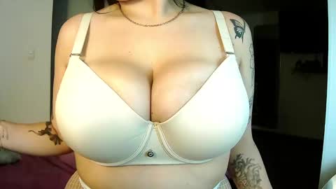 Nathaly Jones online show from 02/16/25, 11:37