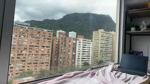     online show from 11/10/25, 04:50