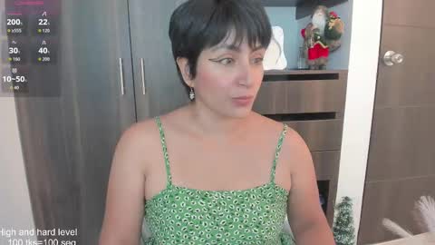 Snapshot of natty_bush chatting on 12/21/25, 05:20 Nathalie online show from 12/21/25, 05:20