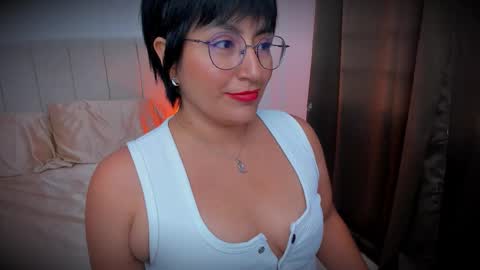 Nathalie online show from 03/25/26, 08:04