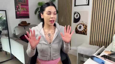 NATTY FIERROS online show from 10/04/25, 08:12