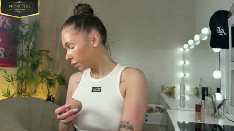 NATTY FIERROS online show from 05/06/26, 10:42