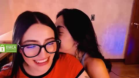 Natalia  Valeria online show from 02/12/25, 04:11