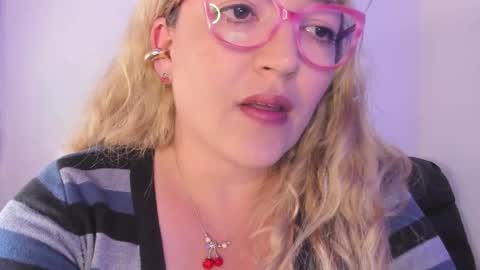 Snapshot of naty__mature_ chatting on 10/23/25, 04:06 Nataly online show from 10/23/25, 04:06