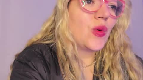 Snapshot of naty__mature_ chatting on 12/04/25, 04:22 Nataly online show from 12/04/25, 04:22