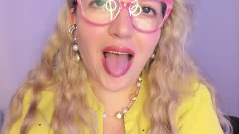 Snapshot of naty__mature_ chatting on 12/16/25, 06:24 Nataly online show from 12/16/25, 06:24