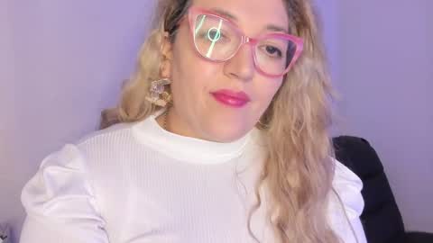 Snapshot of naty__mature_ chatting on 12/17/25, 08:48 Nataly online show from 12/17/25, 08:48