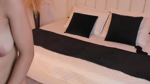 naty_rose23 online show from 04/01/26, 12:55