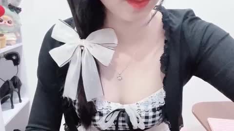 Kiki online show from 12/05/25, 03:04