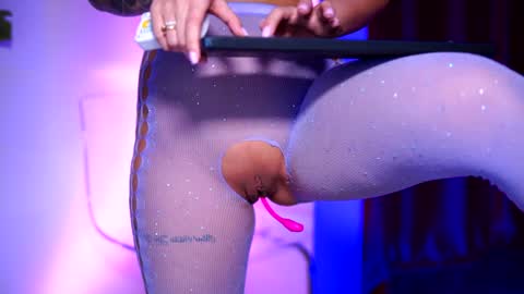 Snapshot of natydesiree chatting on 12/29/24, 01:24 Naty online show from 12/29/24, 01:24