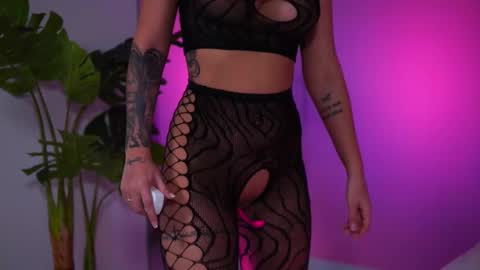 Snapshot of natydesiree chatting on 02/12/25, 10:37 Naty online show from 02/12/25, 10:37