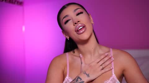 Snapshot of natydesiree chatting on 02/25/25, 05:08 Naty online show from 02/25/25, 05:08