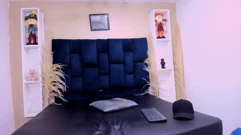 Snapshot of natzuki_ chatting on 11/04/25, 11:42 natzuki_ online show from 11/04/25, 11:42