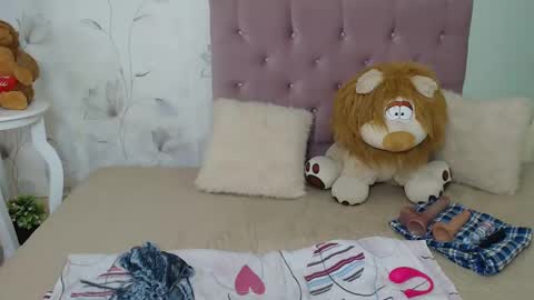 Zoe online show from 02/17/25, 06:59