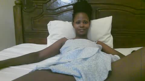 Snapshot of naughty_babe000 chatting on 12/19/25, 07:26 alisha online show from 12/19/25, 07:26