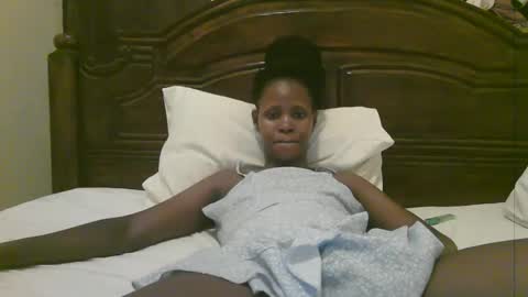 Snapshot of naughty_babe000 chatting on 12/19/25, 07:32 alisha online show from 12/19/25, 07:32