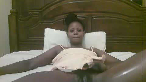 Snapshot of naughty_babe000 chatting on 01/19/26, 02:37 alisha online show from 01/19/26, 02:37