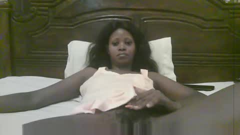 Snapshot of naughty_babe000 chatting on 02/02/26, 04:11 alisha online show from 02/02/26, 04:11