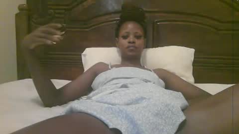 Snapshot of naughty_babe000 chatting on 03/17/26, 05:22 alisha online show from 03/17/26, 05:22