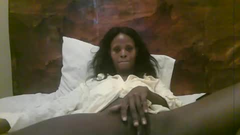 Snapshot of naughty_babe000 chatting on 05/12/26, 01:52 alisha online show from 05/12/26, 01:52