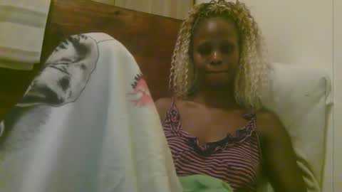Snapshot of naughty_babe000 chatting on 05/19/26, 06:25 alisha online show from 05/19/26, 06:25