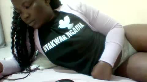 Snapshot of naughty_baddie5 chatting on 05/19/26, 05:14 candy online show from 05/19/26, 05:14