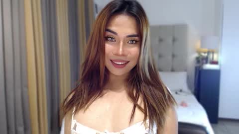 Snapshot of naughty_dreamerxxx chatting on 02/15/26, 08:24 Queen Jess online show from 02/15/26, 08:24