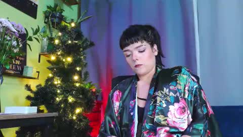 Snapshot of naughty_em_17 chatting on 01/06/26, 03:54 Em please help me reach 100 thumbs up 3 online show from 01/06/26, 03:54