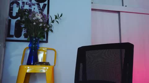 Snapshot of naughty_em_17 chatting on 01/10/26, 10:14 Em please help me reach 100 thumbs up 3 online show from 01/10/26, 10:14