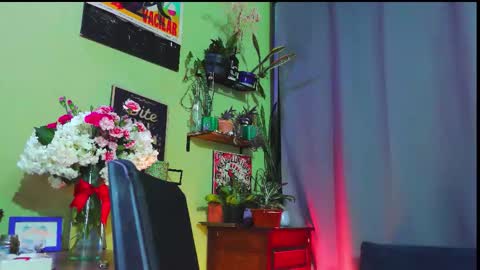 Snapshot of naughty_em_17 chatting on 02/21/26, 05:52 Em please help me reach 100 thumbs up 3 online show from 02/21/26, 05:52