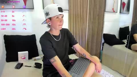 sam online show from 12/17/25, 04:40