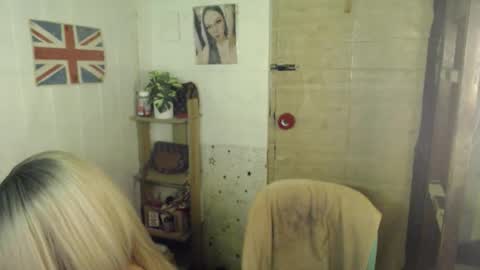 Snapshot of naughty_kim20 chatting on 10/05/25, 02:32 alexa online show from 10/05/25, 02:32
