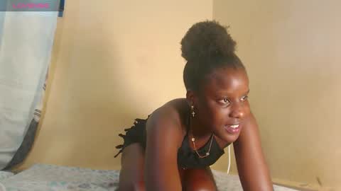 Snapshot of naughty_kitty021 chatting on 09/18/25, 01:35 naomi online show from 09/18/25, 01:35