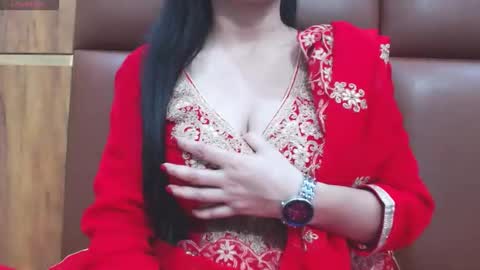 Snapshot of naughty_love489696 chatting on 01/12/26, 05:40 riya online show from 01/12/26, 05:40