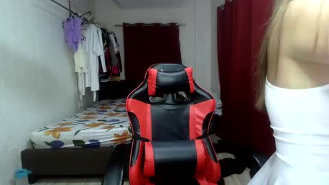 Snapshot of naughty_mariaxx chatting on 12/19/24, 02:24 Maria online show from 12/19/24, 02:24