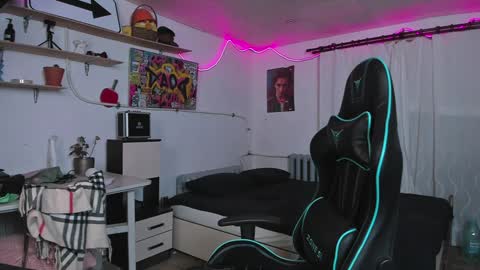 Snapshot of naughty_nik43 chatting on 01/09/25, 02:18 Nik online show from 01/09/25, 02:18