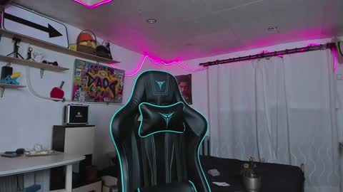 Snapshot of naughty_nik43 chatting on 01/09/25, 05:22 Nik online show from 01/09/25, 05:22