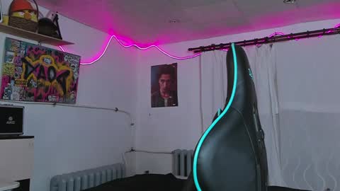 Snapshot of naughty_nik43 chatting on 01/10/25, 04:09 Nik online show from 01/10/25, 04:09