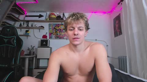 Snapshot of naughty_nik43 chatting on 01/10/25, 07:11 Nik online show from 01/10/25, 07:11