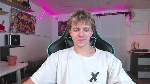 Snapshot of naughty_nik43 chatting on 01/16/25, 03:02 Nik online show from 01/16/25, 03:02