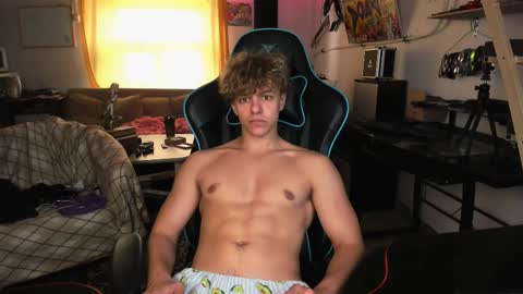 Snapshot of naughty_nik43 chatting on 09/19/25, 09:00 Nik online show from 09/19/25, 09:00