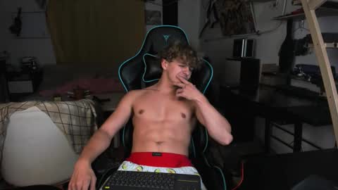 Snapshot of naughty_nik43 chatting on 09/22/25, 07:16 Nik online show from 09/22/25, 07:16