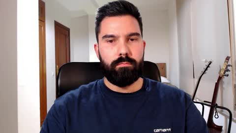 Snapshot of naughtybear_69 chatting on 10/31/25, 04:52 Tom online show from 10/31/25, 04:52