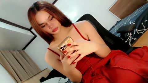 Snapshot of naughtybella_ chatting on 06/27/26, 12:10 bella online show from 06/27/26, 12:10