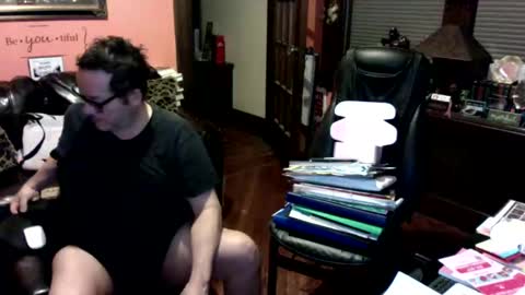 Snapshot of naughtybone chatting on 01/01/25, 09:17 naughtybone online show from 01/01/25, 09:17