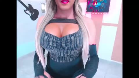 Snapshot of naughtyboyhot1 chatting on 02/14/26, 07:32 Miabarbarita online show from 02/14/26, 07:32