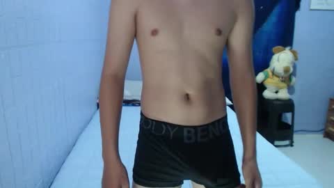 Snapshot of naughtyboytoni chatting on 10/01/25, 03:34 naughtyboytoni online show from 10/01/25, 03:34